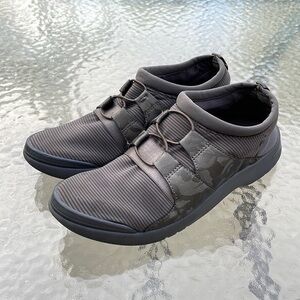 BZEES Cloud Technology "Anytime" Gray pull on sneakers Sz 8